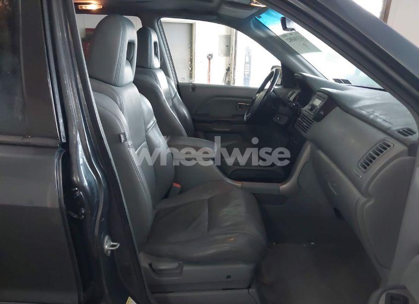 Photo 5 of 2005 Honda Pilot EX-L (VIN 2HKYF18575H501176)