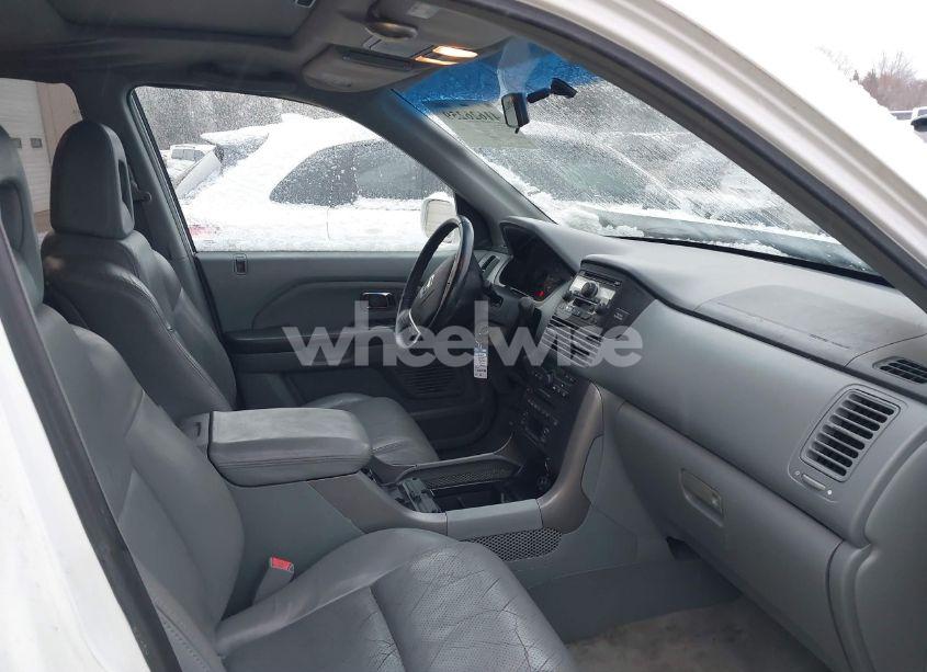 Photo 5 of 2005 Honda Pilot EX-L (VIN 2HKYF18575H530838)