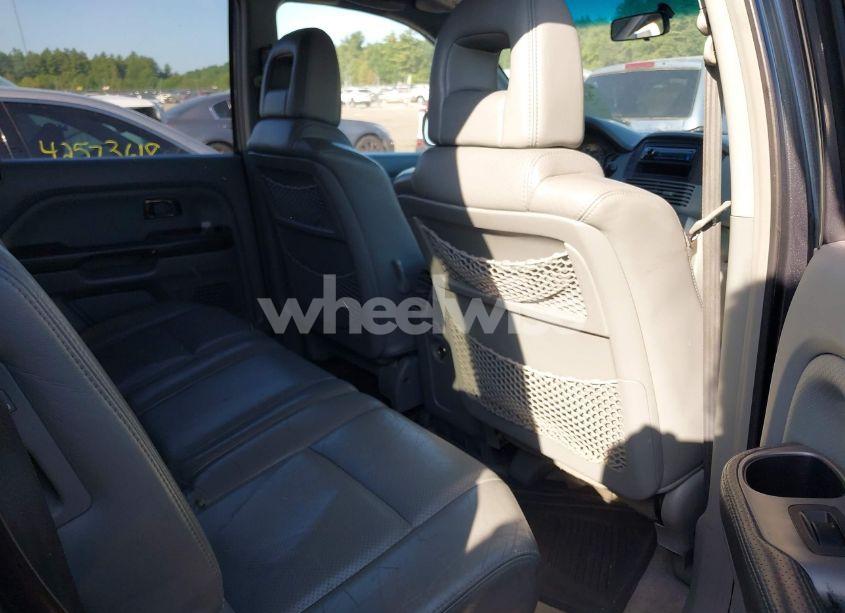 Photo 8 of 2004 Honda Pilot EX-L (VIN 2HKYF18584H601219)