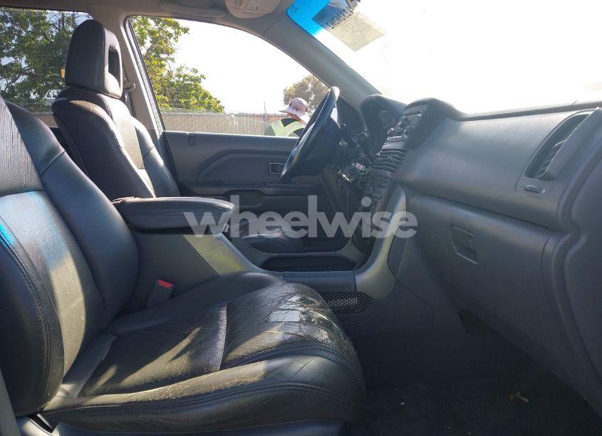 Photo 5 of 2004 Honda Pilot EX-L (VIN 2HKYF18584H615461)