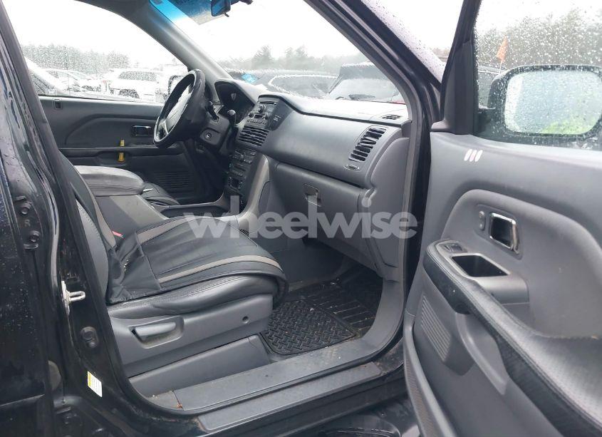 Photo 5 of 2005 Honda Pilot EX-L (VIN 2HKYF185X5H541302)