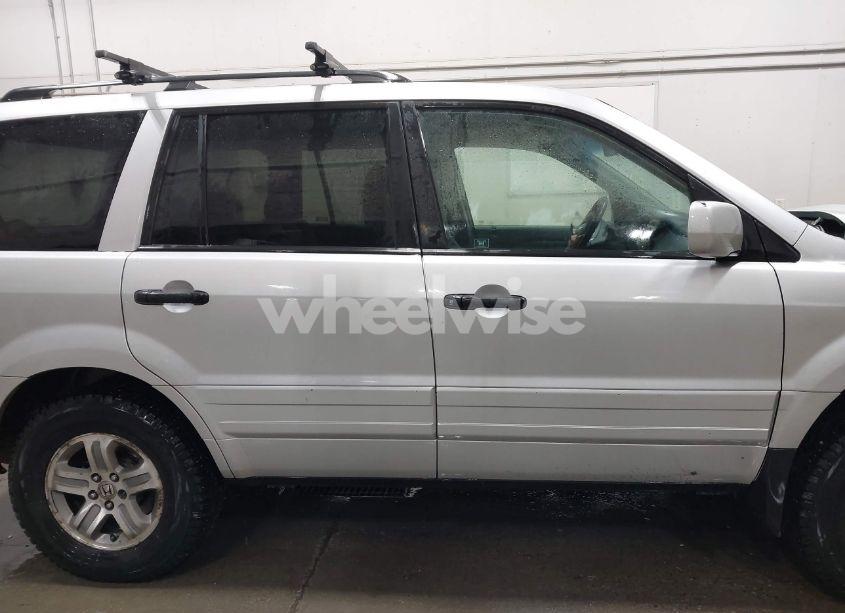Photo 13 of 2005 Honda Pilot EX-L (VIN 2HKYF185X5H556558)