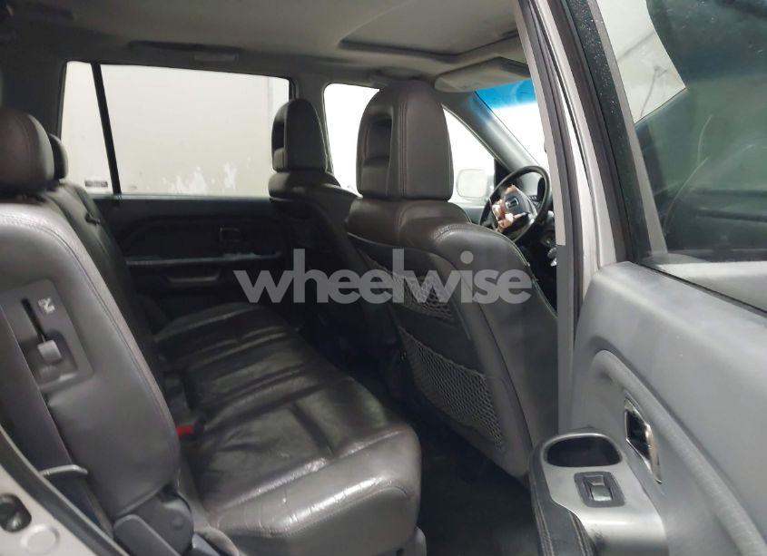 Photo 8 of 2005 Honda Pilot EX-L (VIN 2HKYF185X5H556558)