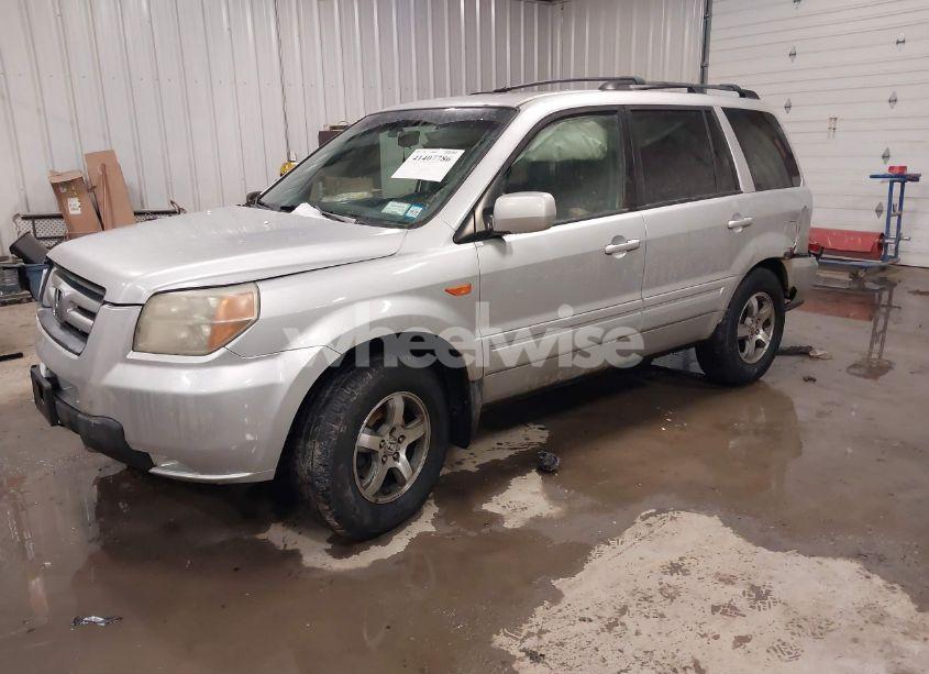 Photo 2 of 2006 Honda Pilot EX-L (VIN 2HKYF185X6H547053)