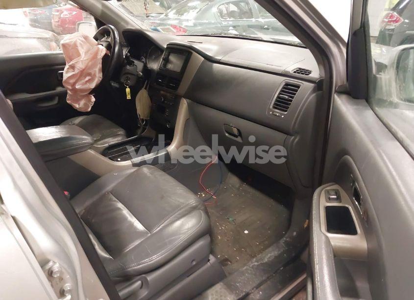 Photo 5 of 2006 Honda Pilot EX-L (VIN 2HKYF185X6H547053)