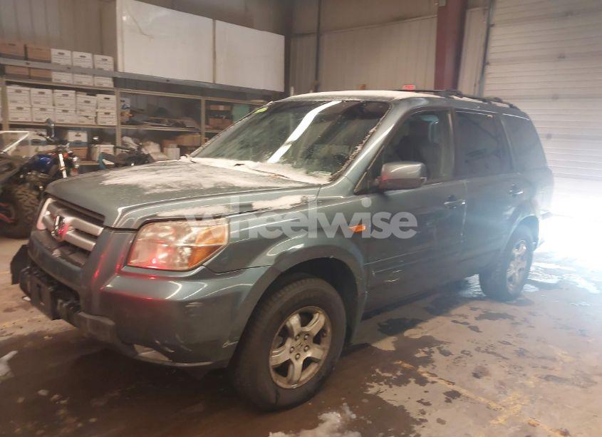 Photo 2 of 2007 Honda Pilot EX-L (VIN 2HKYF185X7H517780)