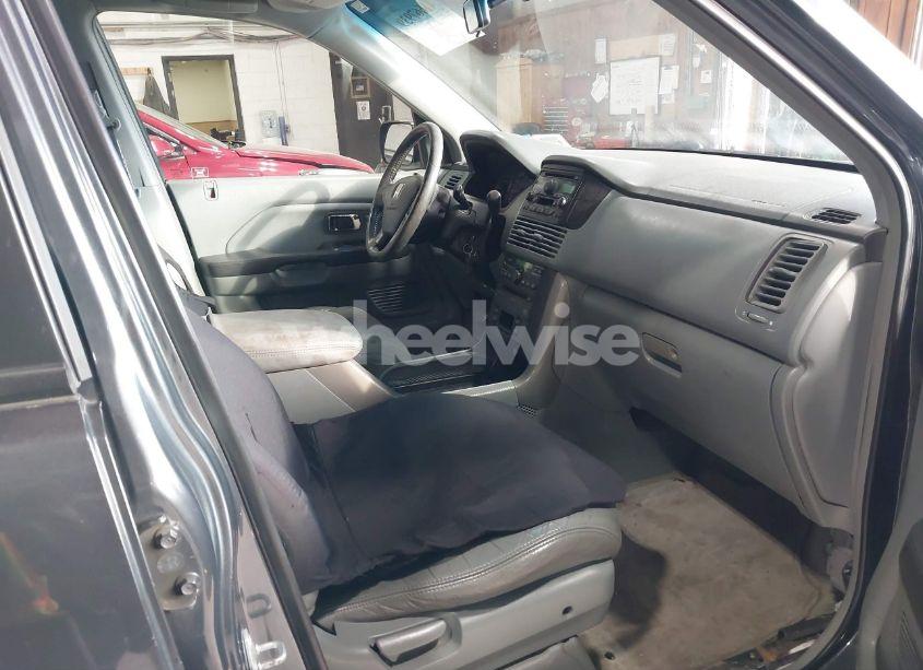 Photo 5 of 2004 Honda Pilot EX-L (VIN 2HKYF18614H504193)