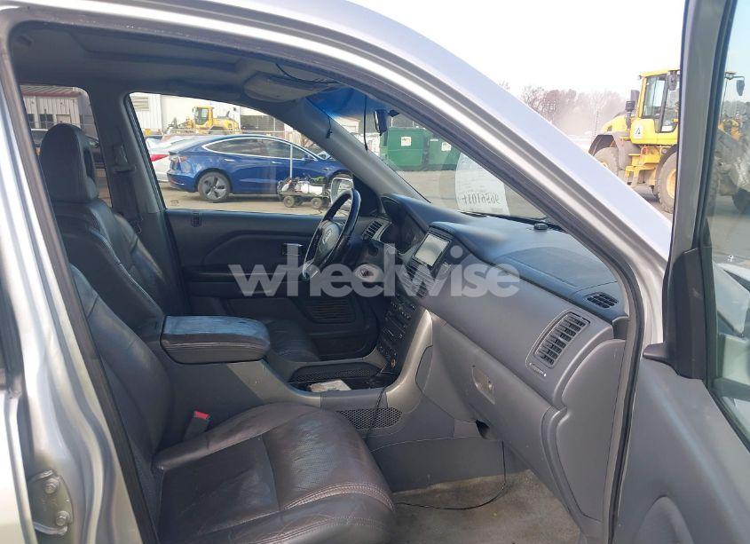 Photo 5 of 2005 Honda Pilot EX-L (VIN 2HKYF18695H558018)