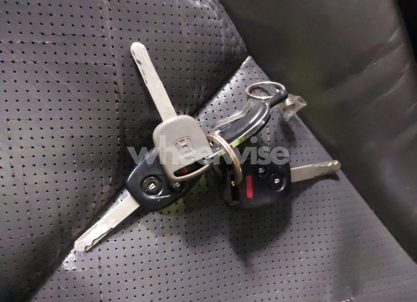 Photo 11 of 2005 Honda Pilot EX-L (VIN 2HKYF186X5H542779)