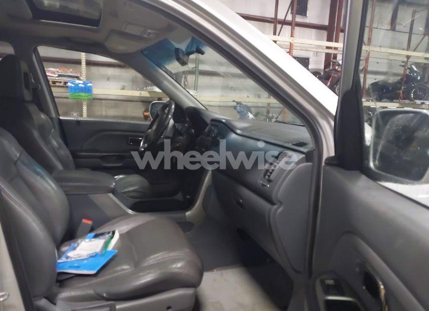 Photo 5 of 2005 Honda Pilot EX-L (VIN 2HKYF186X5H542779)