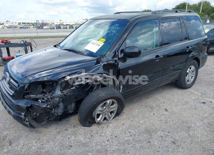 Photo 2 of 2005 Honda Pilot EX-L (VIN 2HKYF18715H562492)
