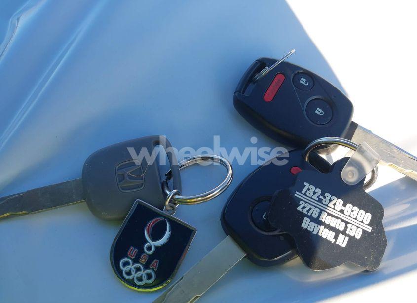 Photo 11 of 2005 Honda Pilot EX-L (VIN 2HKYF18745H564639)