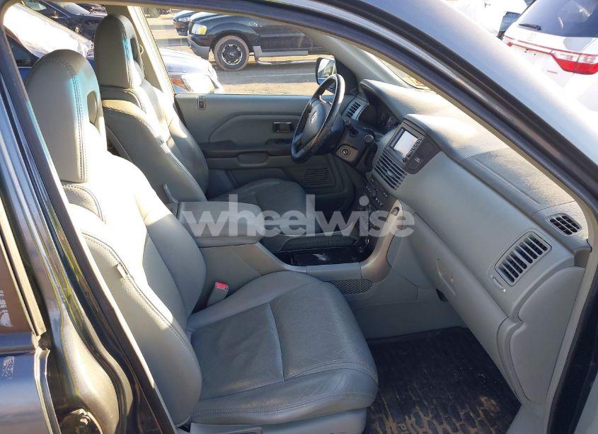 Photo 5 of 2005 Honda Pilot EX-L (VIN 2HKYF18745H564639)