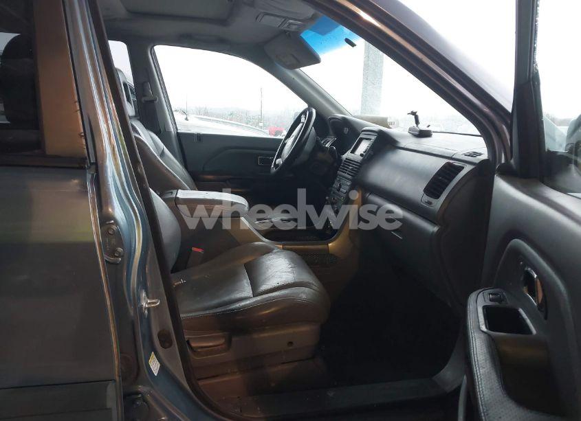 Photo 5 of 2005 Honda Pilot EX-L (VIN 2HKYF18755H500268)