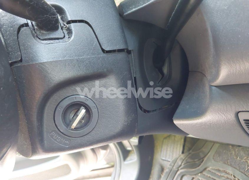 Photo 11 of 2005 Honda Pilot EX-L (VIN 2HKYF18765H571821)