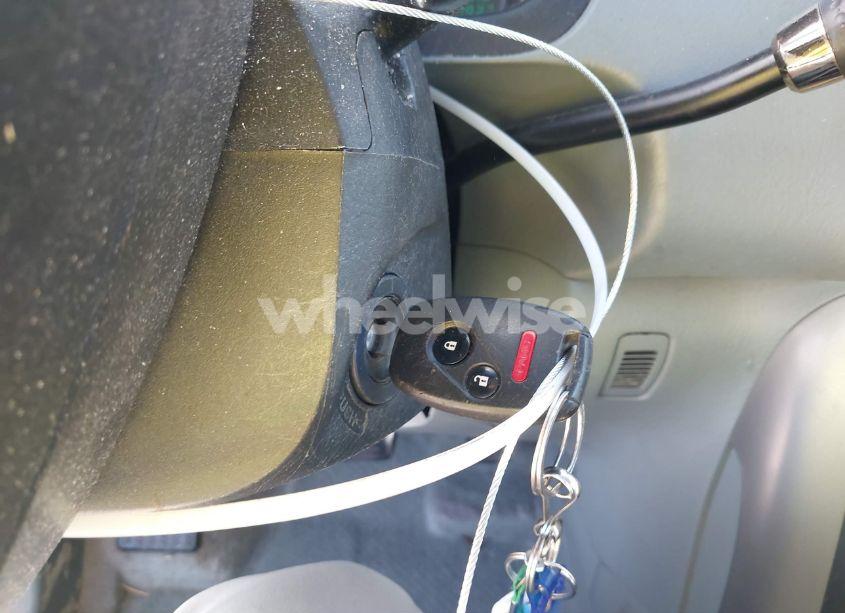 Photo 11 of 2005 Honda Pilot EX-L (VIN 2HKYF18775H571312)