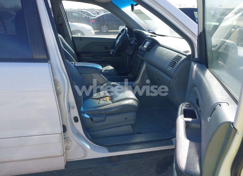 Photo 5 of 2005 Honda Pilot EX-L (VIN 2HKYF18775H571312)