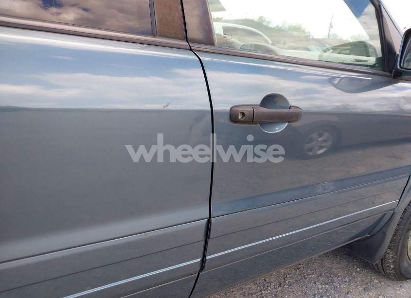 Photo 15 of 2005 Honda Pilot EX-L (VIN 2HKYF18785H542479)