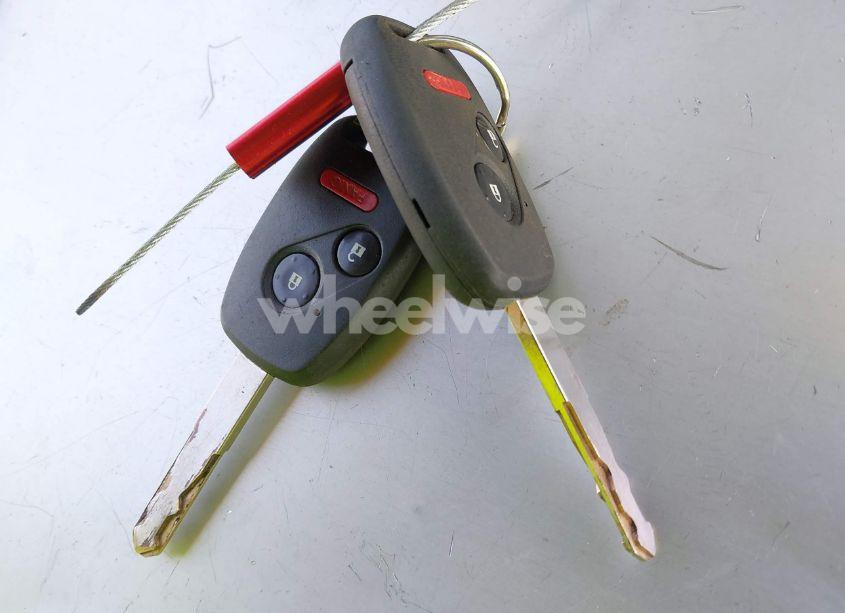 Photo 11 of 2005 Honda Pilot EX-L (VIN 2HKYF18785H571822)