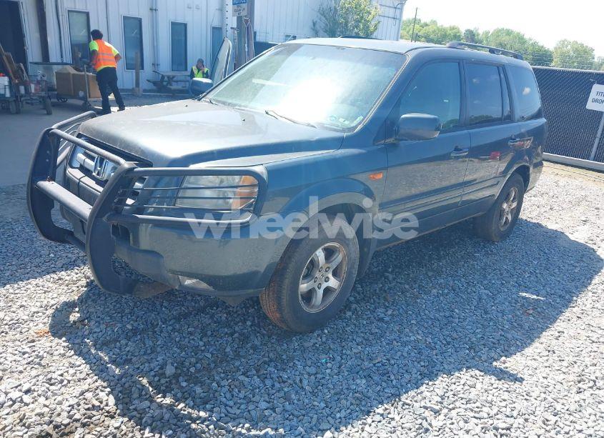 Photo 2 of 2006 Honda Pilot EX-L (VIN 2HKYF187X6H557468)