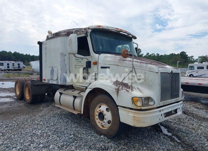 2000 International 9200 9200I (VIN 2HSCEAMR3YC070889) main photo