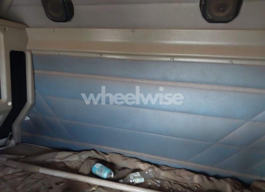 Photo 7 of 2000 International 9200 9200I (VIN 2HSCEAMR3YC070889)