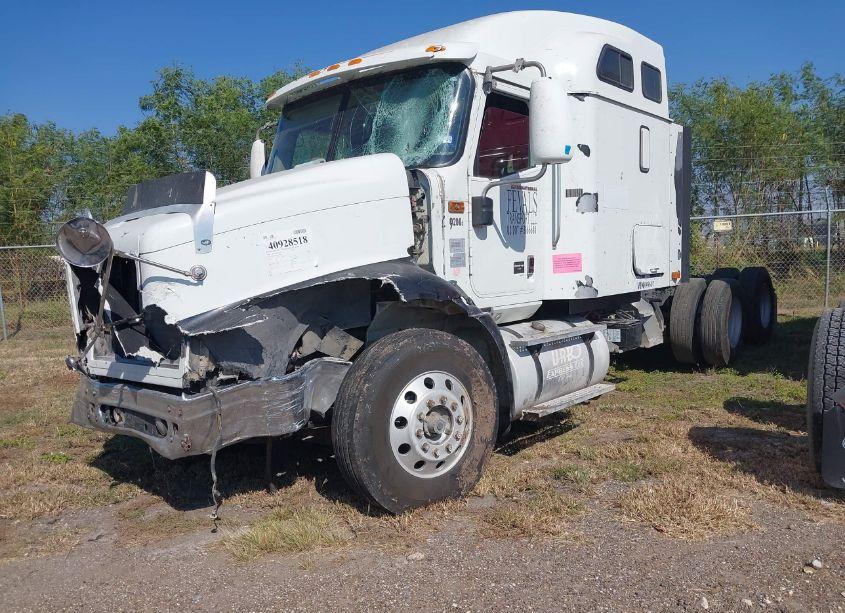 Photo 2 of 2005 International 9200 (VIN 2HSCEAPR05C049697)