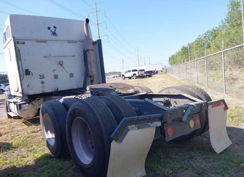 Photo 3 of 2005 International 9200 (VIN 2HSCEAPR05C049697)