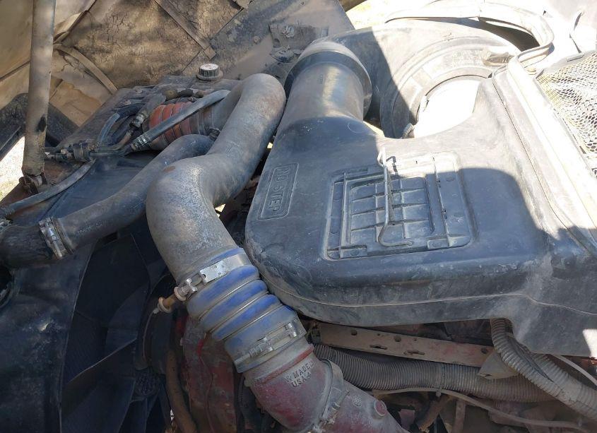 Photo 9 of 2005 International 9200 (VIN 2HSCEAPR05C049697)