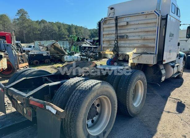 Photo 4 of 2007 International 9200 9200I (VIN 2HSCEAPR07C343670)