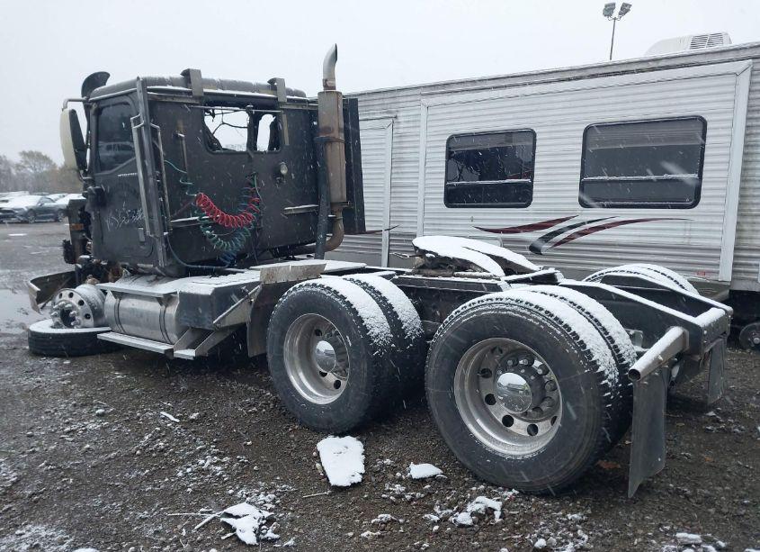 Photo 3 of 2005 International 9200 9200I (VIN 2HSCEAPRX5C036097)