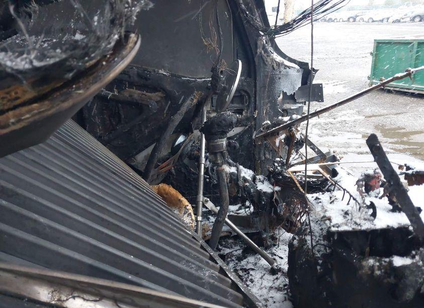 Photo 6 of 2005 International 9200 9200I (VIN 2HSCEAPRX5C036097)