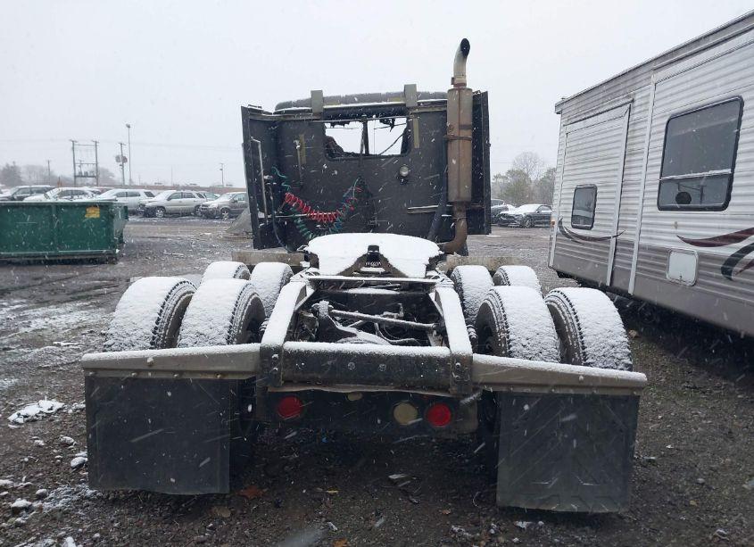 Photo 8 of 2005 International 9200 9200I (VIN 2HSCEAPRX5C036097)