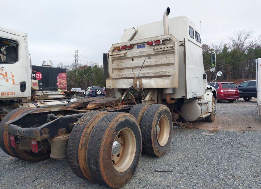 Photo 4 of 2007 International 9200 9200I (VIN 2HSCESBRX7C416427)