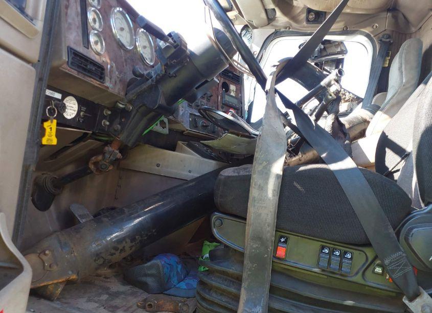 Photo 12 of 2006 International 9900 9900I (VIN 2HSCHSCRX6C198347)