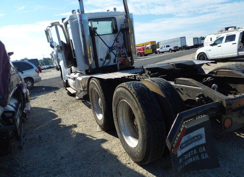 Photo 3 of 2006 International 9900 9900I (VIN 2HSCHSCRX6C198347)