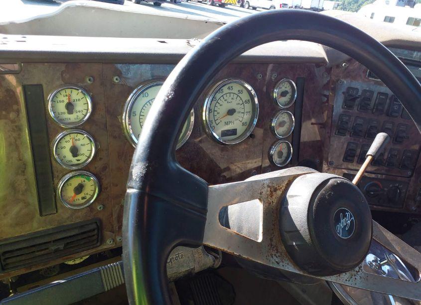 Photo 6 of 2006 International 9900 9900I (VIN 2HSCHSCRX6C198347)