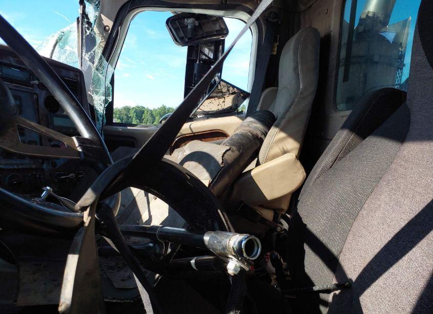 Photo 8 of 2006 International 9900 9900I (VIN 2HSCHSCRX6C198347)