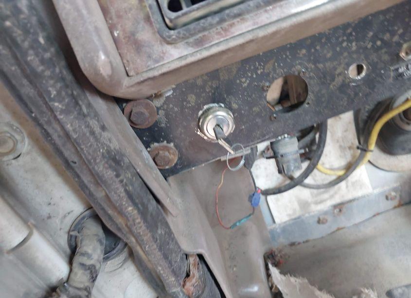 Photo 10 of 2005 International 9400 9400I (VIN 2HSCNAHR85C131904)