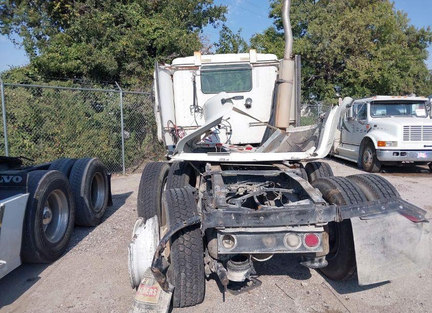 Photo 11 of 2005 International 9400 9400I (VIN 2HSCNAHR85C131904)