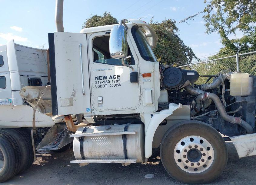 Photo 13 of 2005 International 9400 9400I (VIN 2HSCNAHR85C131904)