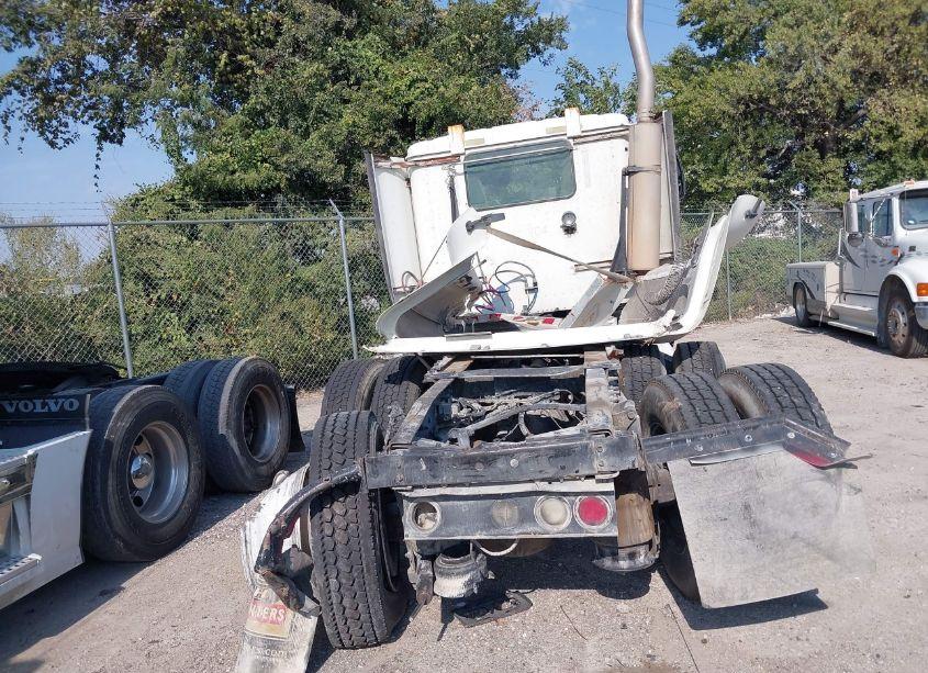 Photo 15 of 2005 International 9400 9400I (VIN 2HSCNAHR85C131904)