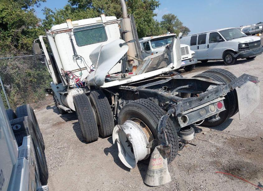 Photo 3 of 2005 International 9400 9400I (VIN 2HSCNAHR85C131904)