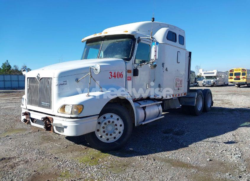 Photo 2 of 2001 International 9400 9400I (VIN 2HSCNAMR21C087429)