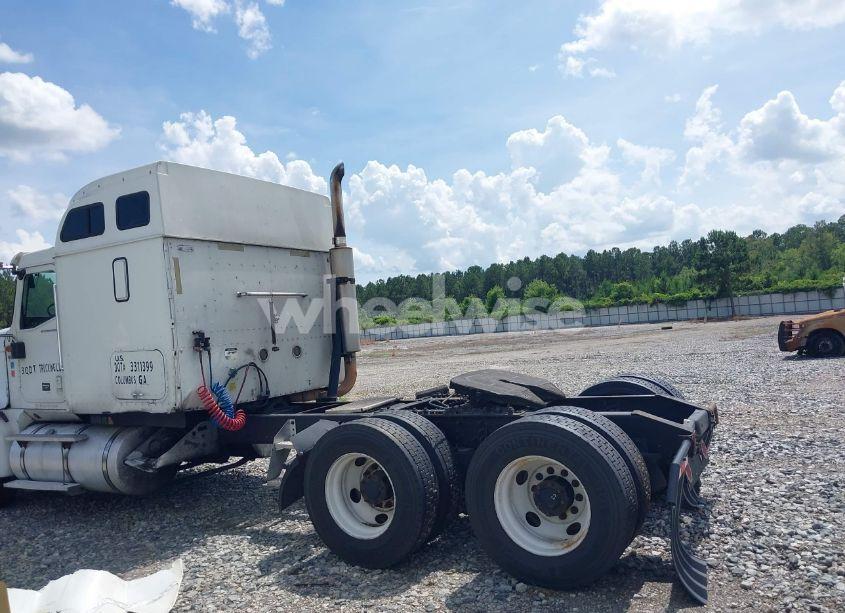 Photo 14 of 2006 International 9400 9400I (VIN 2HSCNAPR26C297564)