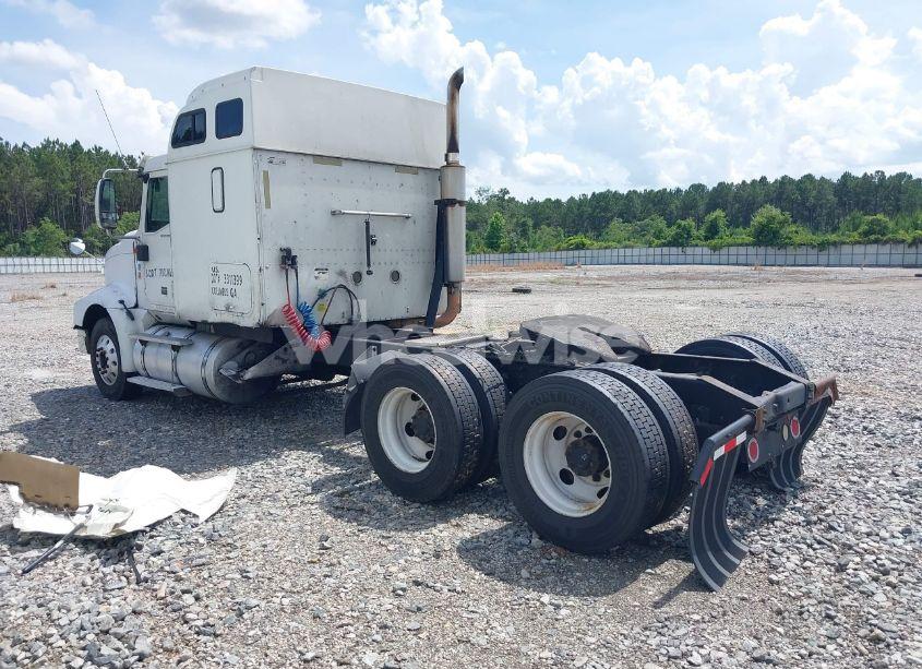 Photo 3 of 2006 International 9400 9400I (VIN 2HSCNAPR26C297564)