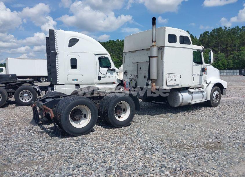 Photo 4 of 2006 International 9400 9400I (VIN 2HSCNAPR26C297564)