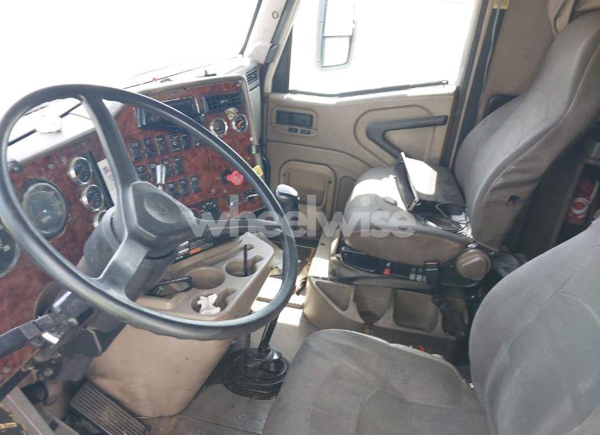 Photo 6 of 2006 International 9400 9400I (VIN 2HSCNAPR26C297564)