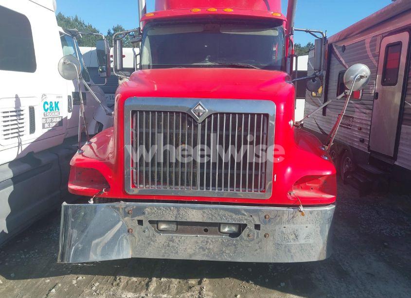 Photo 11 of 2005 International 9400 9400I (VIN 2HSCNAPR55C161296)