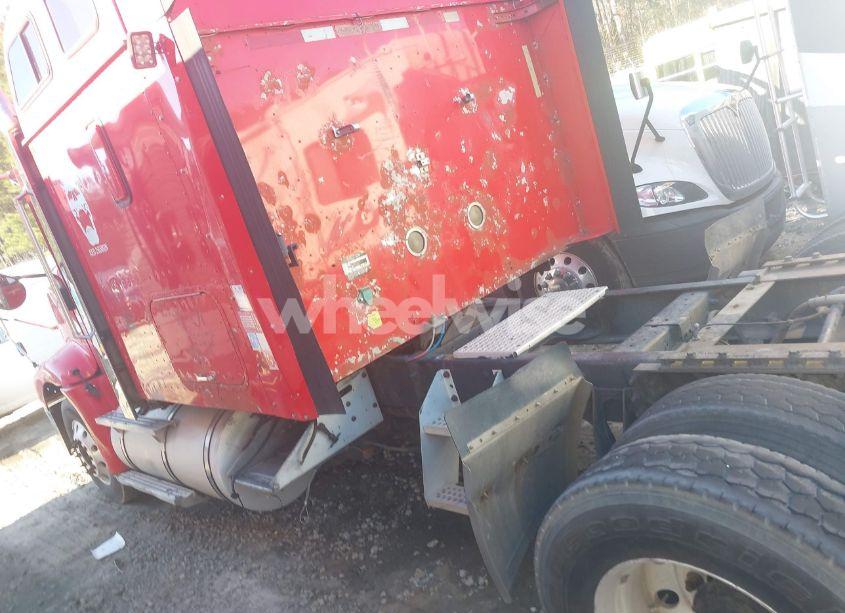 Photo 13 of 2005 International 9400 9400I (VIN 2HSCNAPR55C161296)